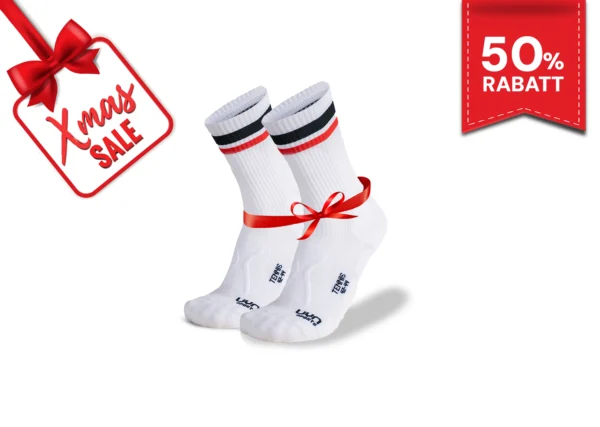 Hochwertige Weisse Socken, die ultimativen Komfort und Haltbarkeit bieten. Jetzt mit 50% Rabatt während des Christmas XMAS Sale im Brandmarkt Outlet Store erhältlich.